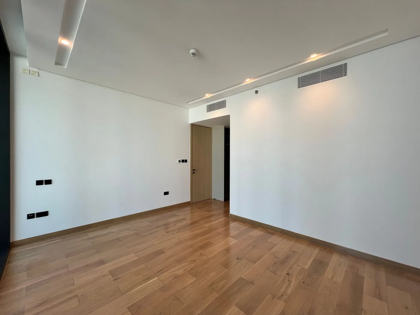 reem-nine-apt-2-room-02